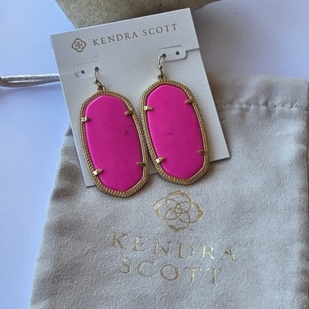 Kendra Scott Hot Pink Danielle Magenta‎ Gold Plated Statement Earrings Rare